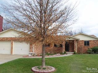 2625 Plantation Dr, Salina, KS 67401