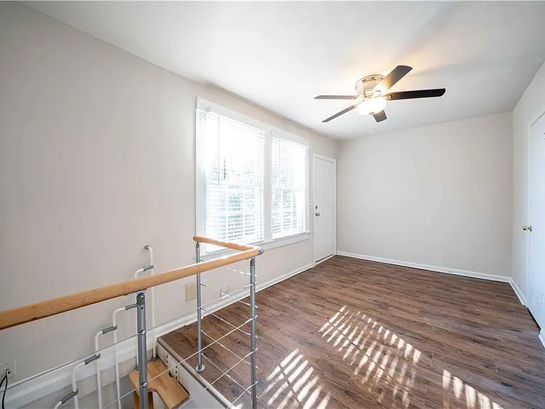 716 Lakeview Ave NE #5 — Photo 9