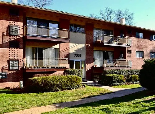 7368 Lee Hwy #104 Photo 1