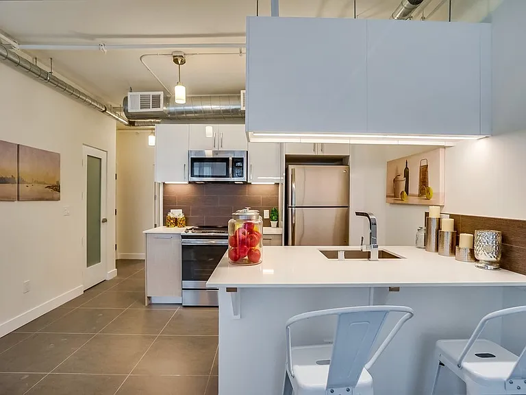 939 S Broadway — Photo 12