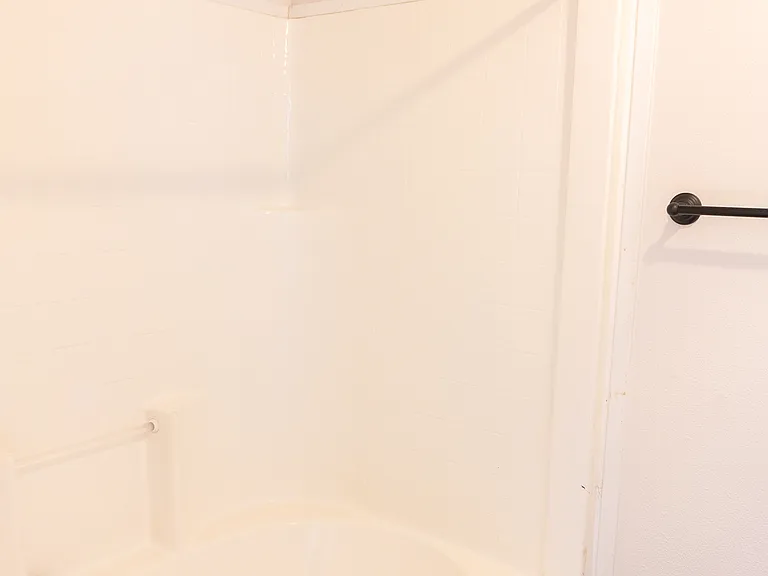 4210 W Sutton Dr — Photo 2