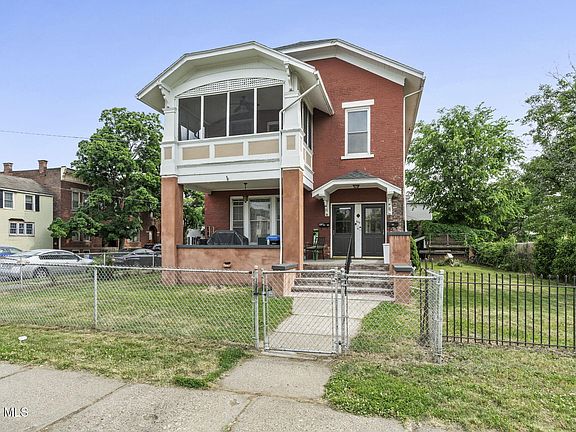 2nd image of 300 16th Street