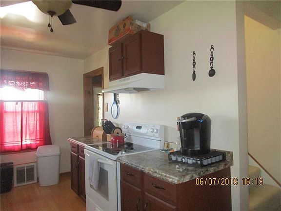 4th image of 705 Depot St