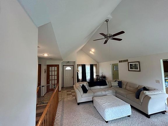 3rd image of 54960 Sunray Dr E