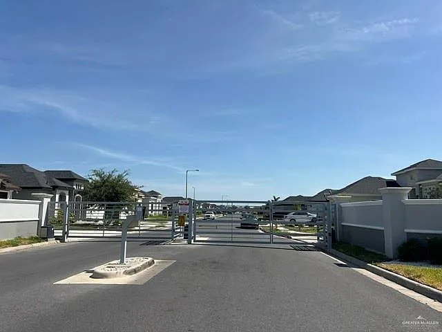 303 Paxton Dr — Photo 12
