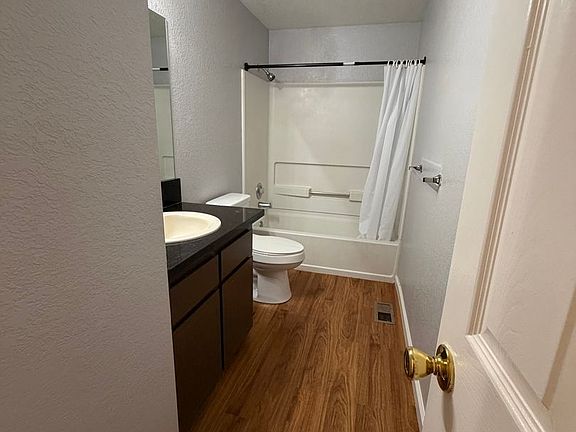 4th image of 1279 Stanford Dr