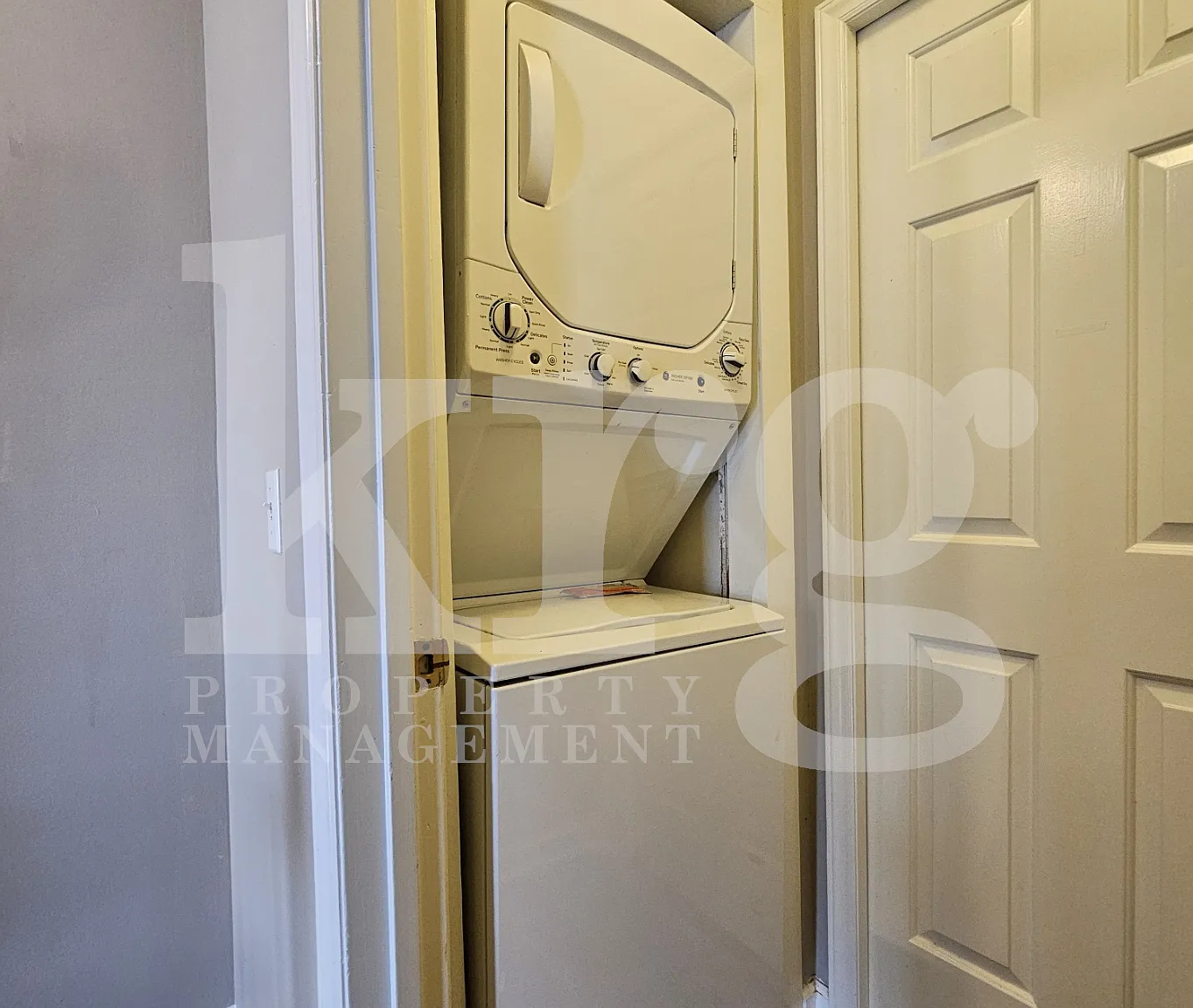 521 Tate Street - B — Photo 4