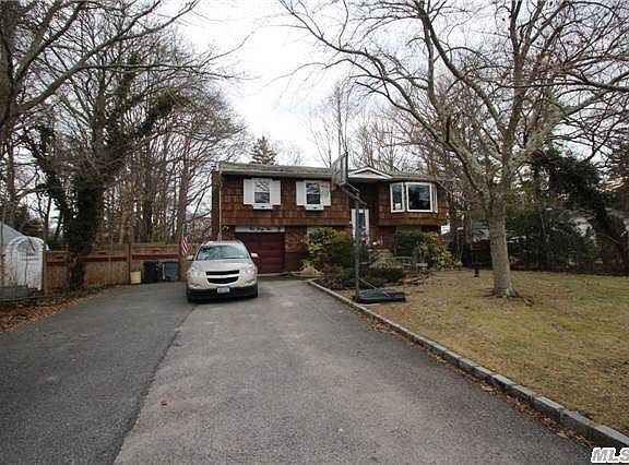 5th image of 145 Connetquot Dr