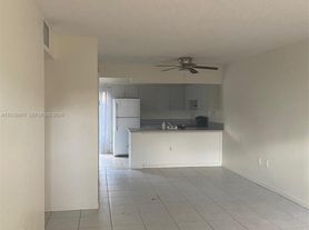 15695 SW 82nd Circle Ln, Miami, FL