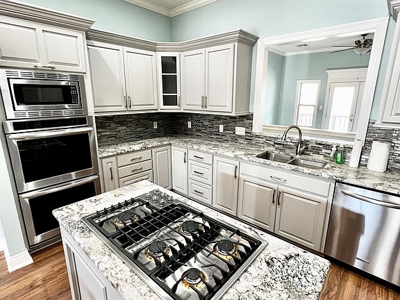 3rd image of 4844 Cypress Lake Dr