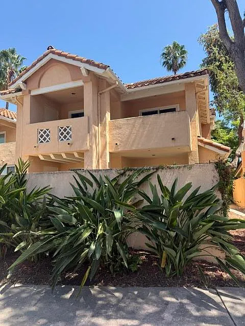 319 Pacific Oaks Rd