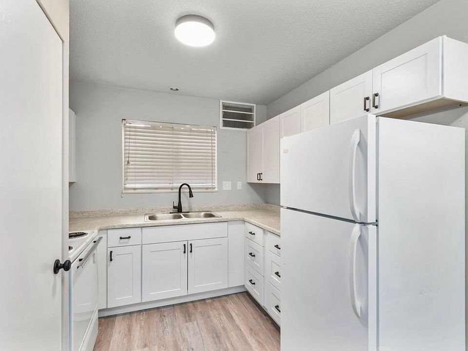 1st image of 435 Chipeta Ave #25