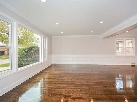 4th image of 9025 S Dante Ave