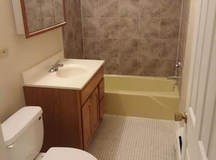 1 Hawthorne Ln APT 101, Fox Lake, IL 60020