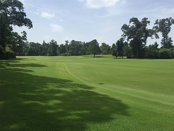 Love to golf? This is within walking distance!