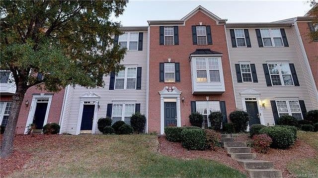 1st image of 961 Tiger Ln
