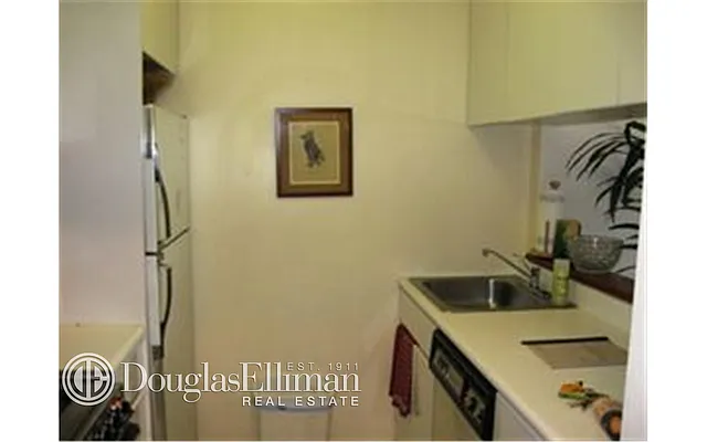 Rented by Douglas Elliman | media 7