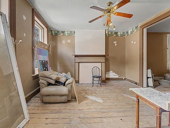 5th image of 310 Franklin St