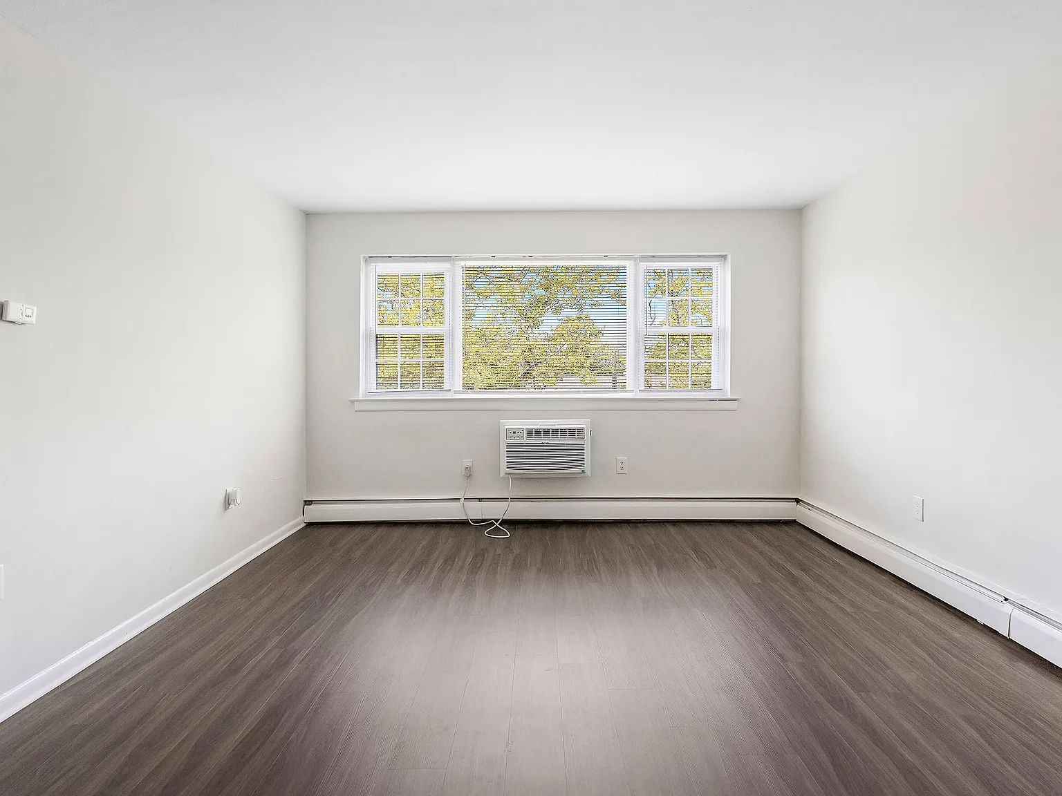 Carriage House Apartments — Photo 4