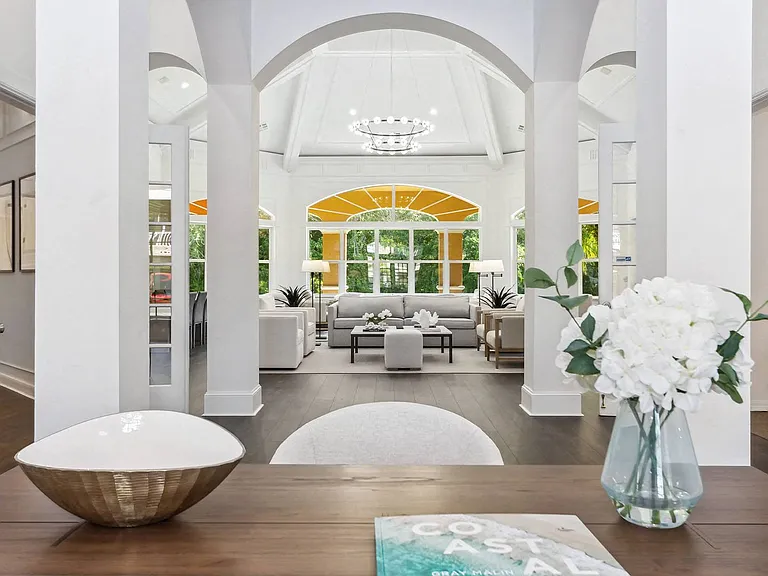 Henley Tampa Palms — Photo 19