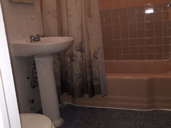 3rd image of 625 Grand St