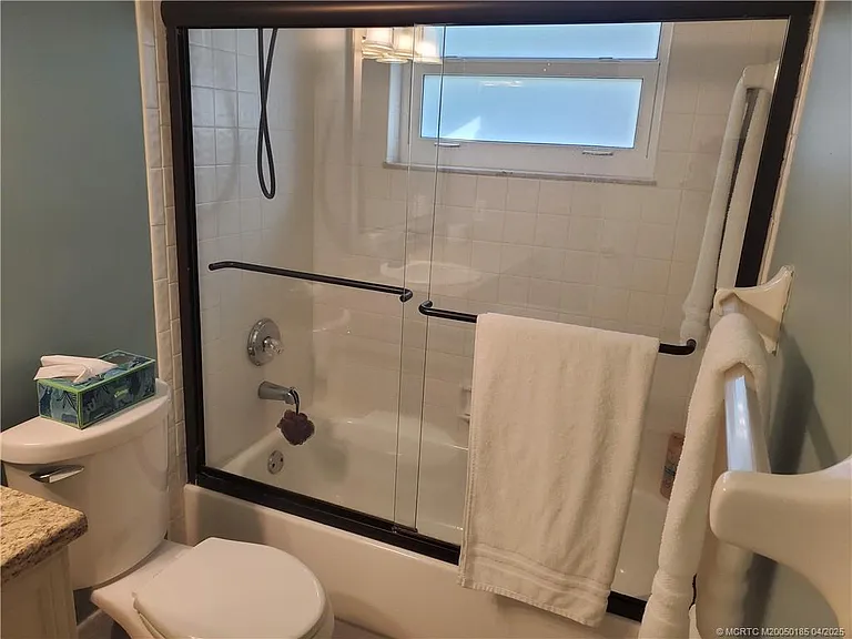 1411 NE 14th Ct #13 — Photo 16