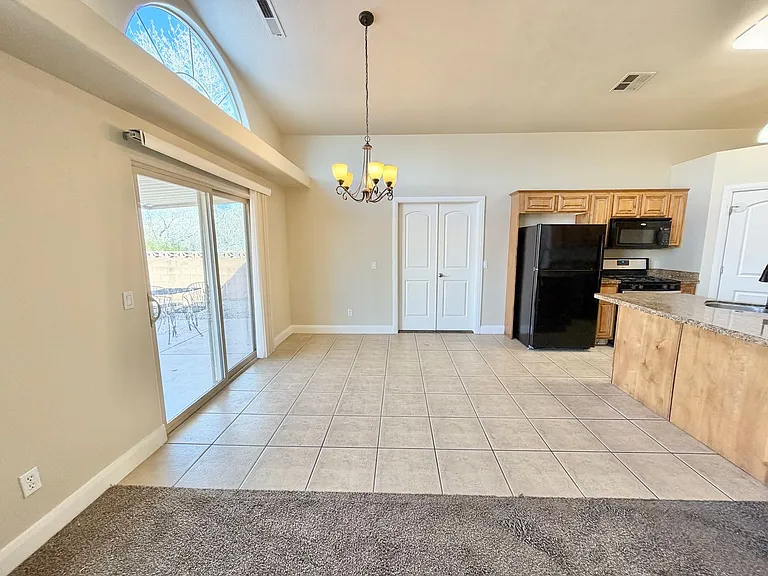 887 N Caddington Rd — Photo 14