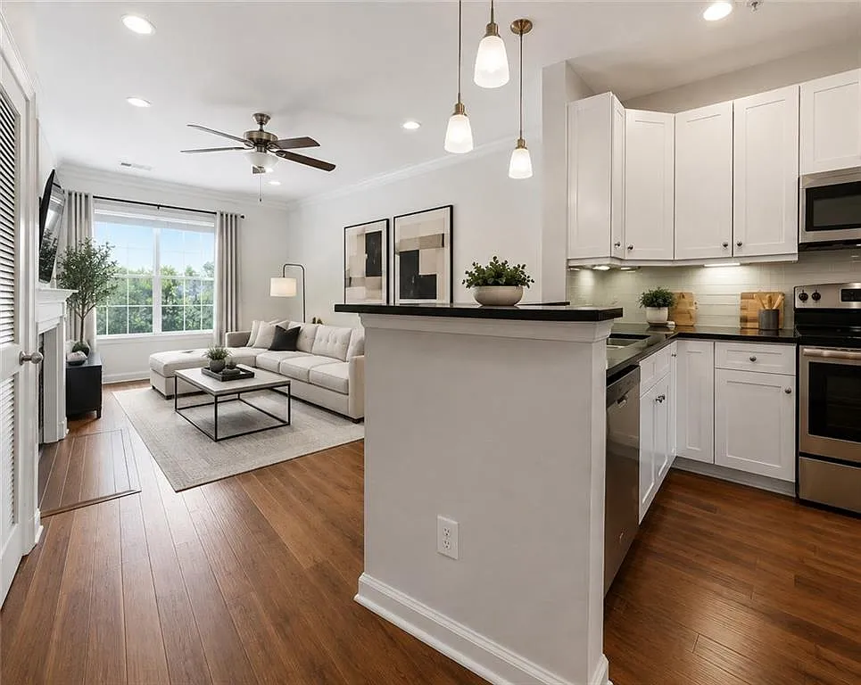 1 bed, 1.0 bath, 780 sqft, $1,690 — Photo 1