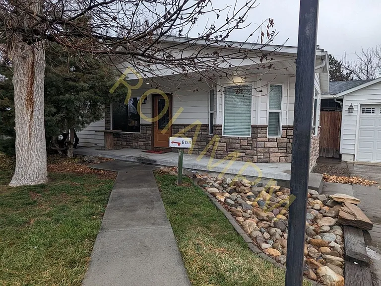 608 Pierce St — Photo 2