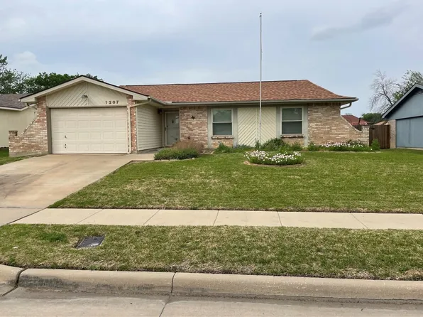 1207 Clay Hill Ct, Arlington, TX 76014