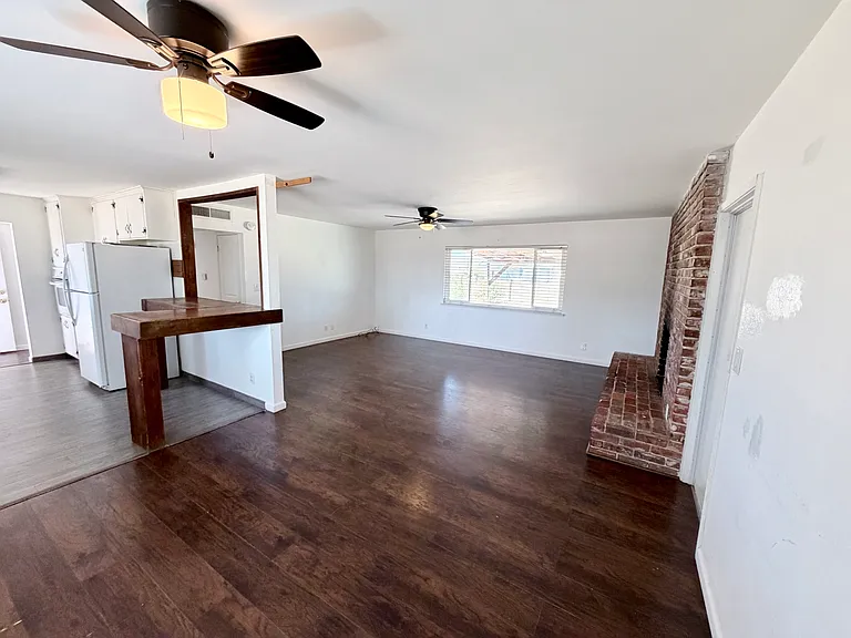 548 N Armstrong Ave — Photo 4