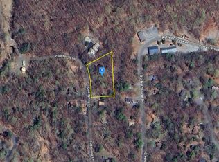 115 Cold Spring Ln, Greentown, PA 18426