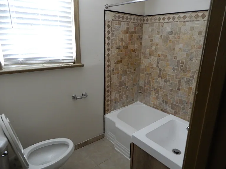 3406 C St SE — Photo 2