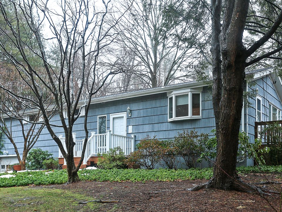 1st image of 2834 Holly Dr
