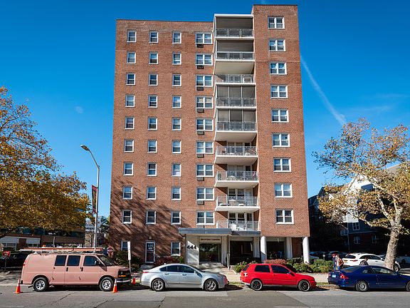 3rd image of 444 Bedford St APT 5G
