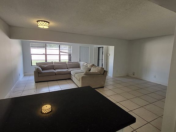2nd image of 7 S Valencia Dr