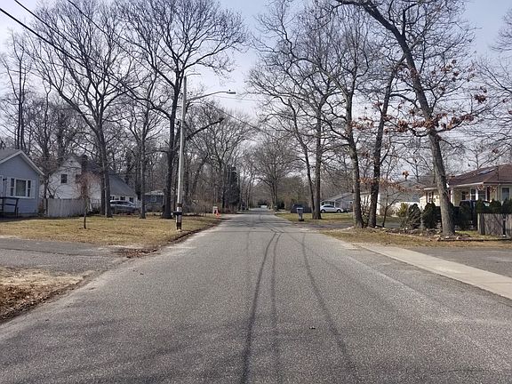 4th image of 28 Wood Ave