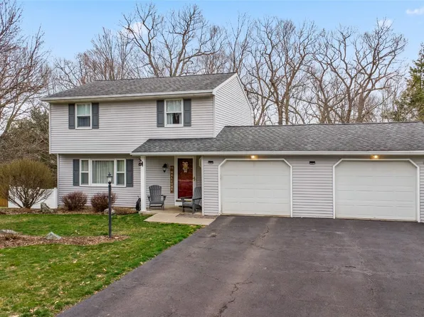 1062 Elton Dr, Endicott, NY 13760