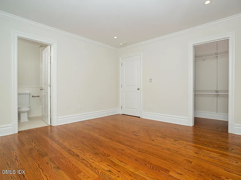146 E Elm St #B — Photo 15