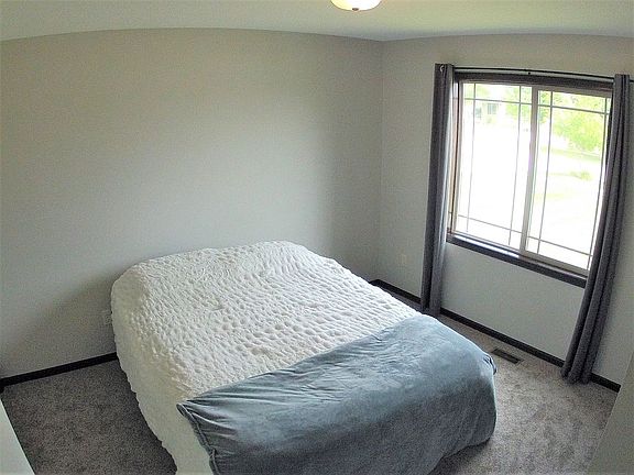 5th image of 903 NW 37th Ct