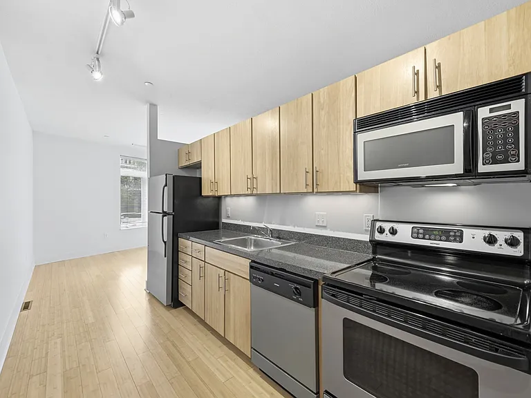 521 Shady Ave #14 — Photo 11