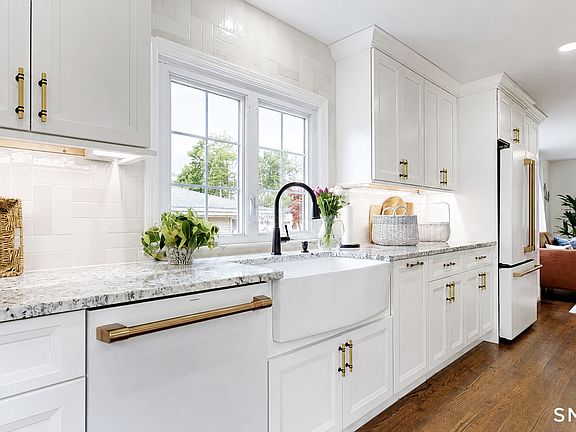 3rd image of 561 Wintergreen Avenue