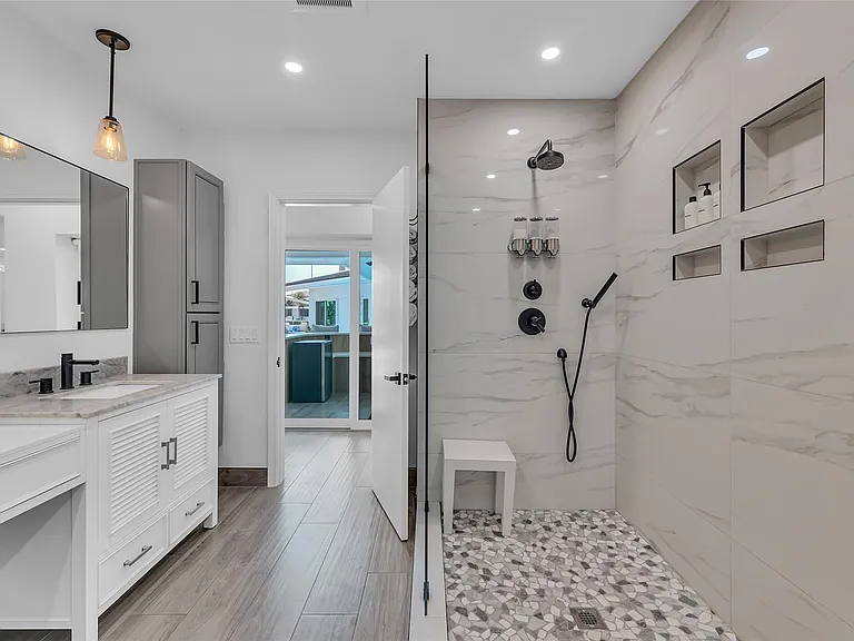 3108 NE 42nd Ct — Photo 7