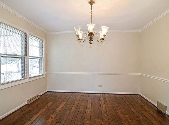 3rd image of 923 S Harvard Dr