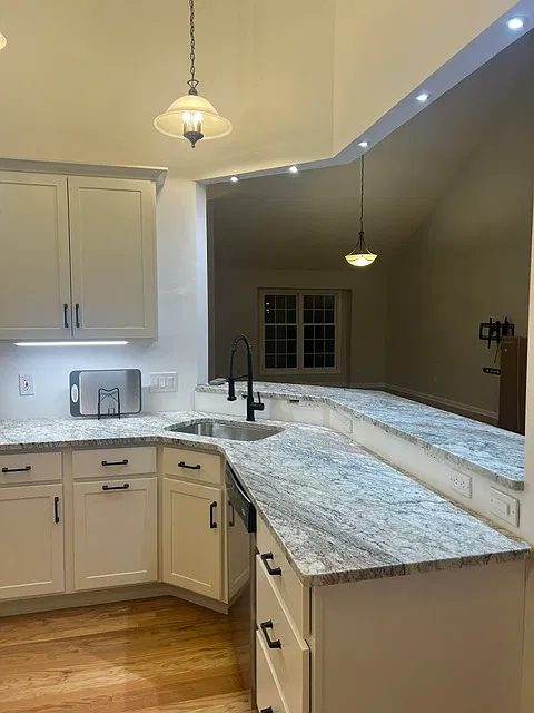 3 bed, 2020 sqft, $3,000 — Photo 4