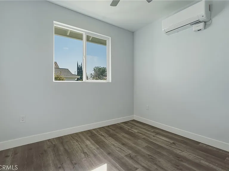 19835 Blythe St — Photo 17