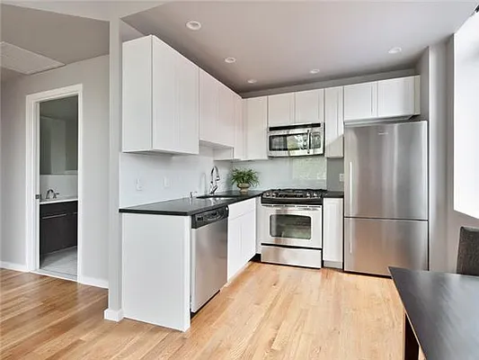 Sold by Avenue Sotheby's International Realty | media 17