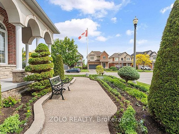 3rd image of 42 Vinifera Dr
