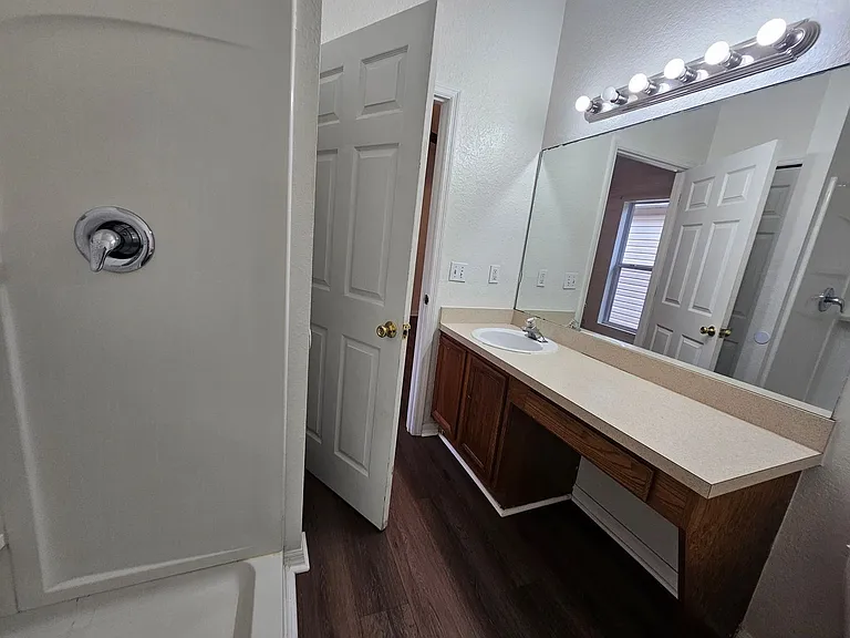 1004 Park Central Cir — Photo 12