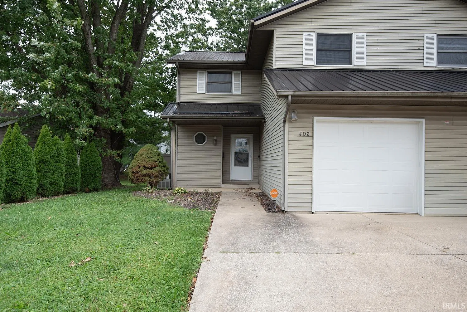 3 bed, 2.5 bath, 1334 sqft, $1,700 — Photo 2
